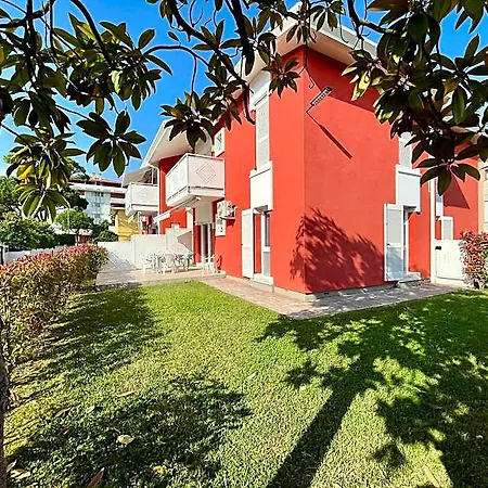Beautiful One-storey Building For 6 People 3* Caorle